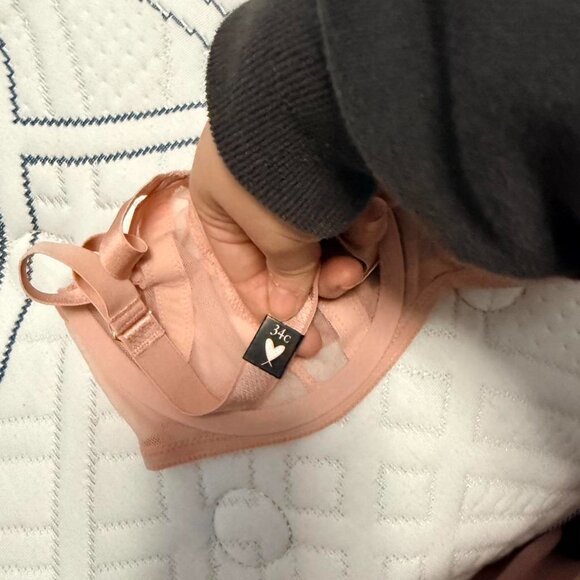 NWT Victoria's Secret Tan Lace Bra Size 34C - Picture 2 of 3